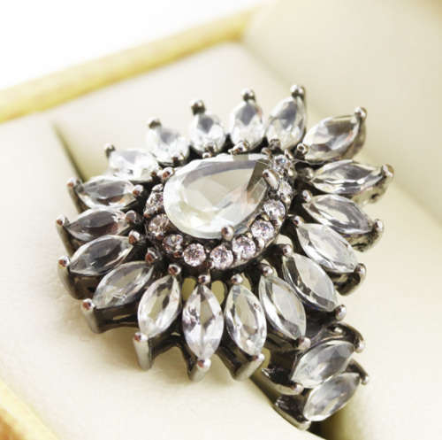 MAGNIFICENT LARGE AND DRAMATIC 2,33 carats GREEN AMETHYST SOLID STERLING SILVER DRESS RING. 925