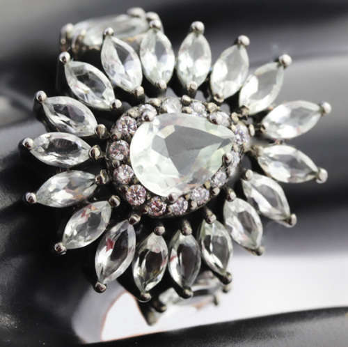 MAGNIFICENT LARGE AND DRAMATIC 2,33 carats GREEN AMETHYST SOLID STERLING SILVER DRESS RING. 925