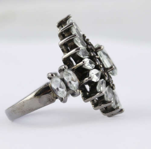 MAGNIFICENT LARGE AND DRAMATIC 2,33 carats GREEN AMETHYST SOLID STERLING SILVER DRESS RING. 925