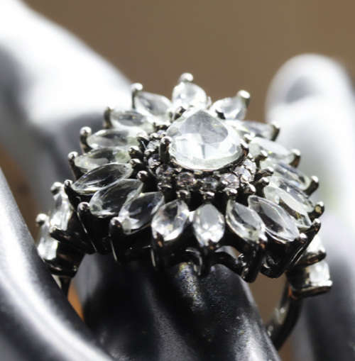 MAGNIFICENT LARGE AND DRAMATIC 2,33 carats GREEN AMETHYST SOLID STERLING SILVER DRESS RING. 925