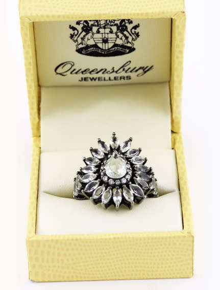 MAGNIFICENT LARGE AND DRAMATIC 2,33 carats GREEN AMETHYST SOLID STERLING SILVER DRESS RING. 925