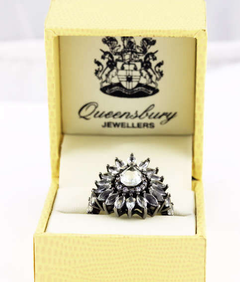 MAGNIFICENT LARGE AND DRAMATIC 2,33 carats GREEN AMETHYST SOLID STERLING SILVER DRESS RING. 925