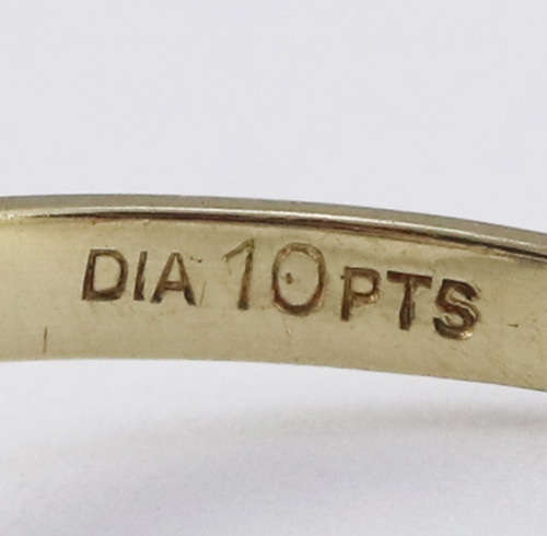 CLASSIC DIAMOND CLUSTER 9CT YELLOW GOLD RING. ENGLISH HALLMARKS. INDEP JEWELLER CERT R3'500