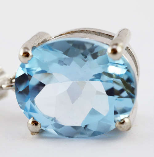 SKY BLUE 4,69 ct  NATURAL TOPAZ STERLING SILVER `T` PENDANT 44CM STERLING SILVER CHAIN