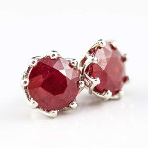 NATURAL RUBY LARGE STERLING SILVER STUD EARRINGS WITH FLORAL CLAW DETAIL. 925