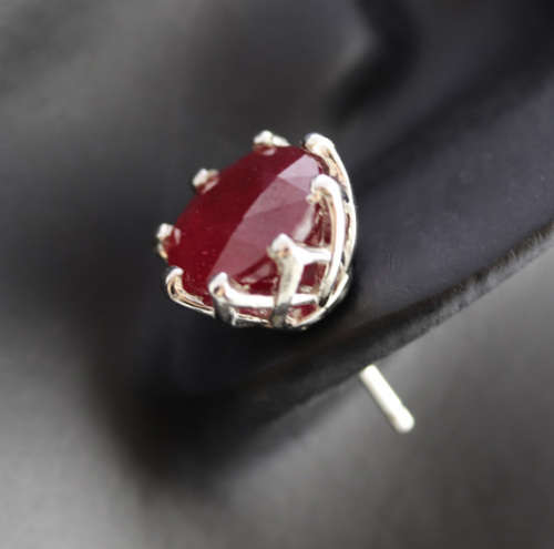 NATURAL RUBY LARGE STERLING SILVER STUD EARRINGS WITH FLORAL CLAW DETAIL. 925