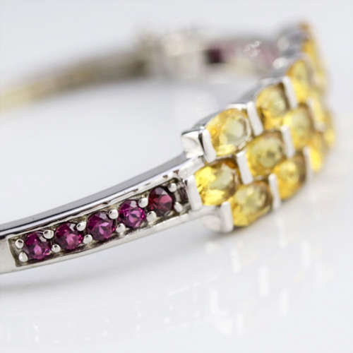 STRIKING NATURAL CITRINE AND RHODALITE GARNET SOLID STERLING SILVER BANGLE. 925