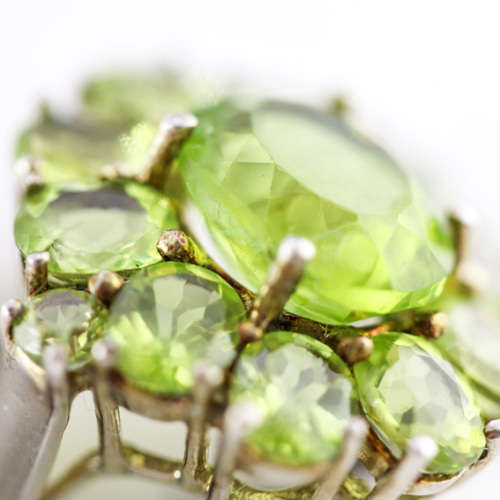 GLORIOUS 8,4 CARAT PERIDOT CLUSTER STERLING SILVER RING. 925. HEAVY!