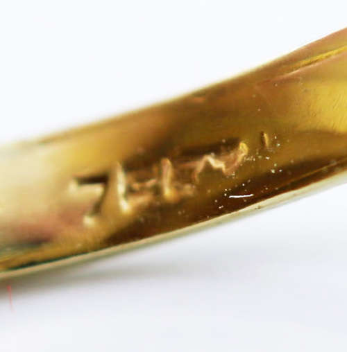 GORGEOUS VINTAGE HANDCRAFTED YELLOW GOLD RING 37 x DEEP BURGUNDY GARNETS *JEWELLER CERT R15`000* inc