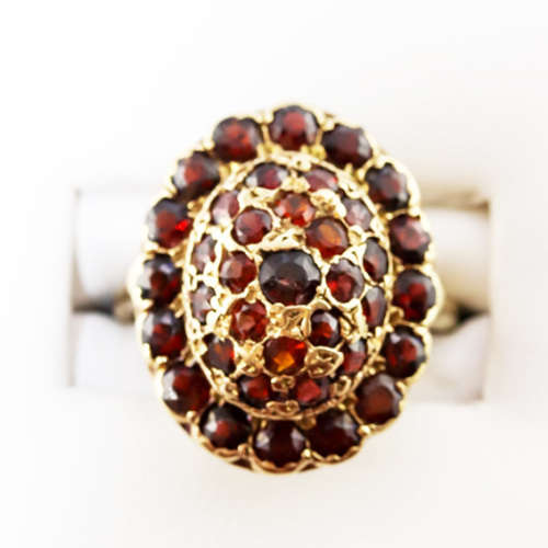 GORGEOUS VINTAGE HANDCRAFTED YELLOW GOLD RING 37 x DEEP BURGUNDY GARNETS *JEWELLER CERT R15`000* inc