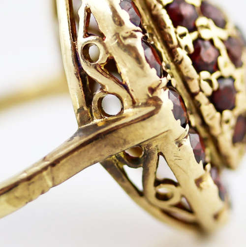 GORGEOUS VINTAGE HANDCRAFTED YELLOW GOLD RING 37 x DEEP BURGUNDY GARNETS *JEWELLER CERT R15`000* inc