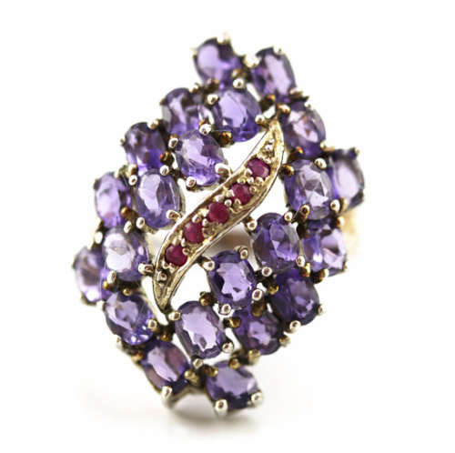 NATURAL IOLITE STERLING SILVER RING WITH CENTRAL RASPBERRY RUBY CURVED STRAND ON THE RING HEAD 925