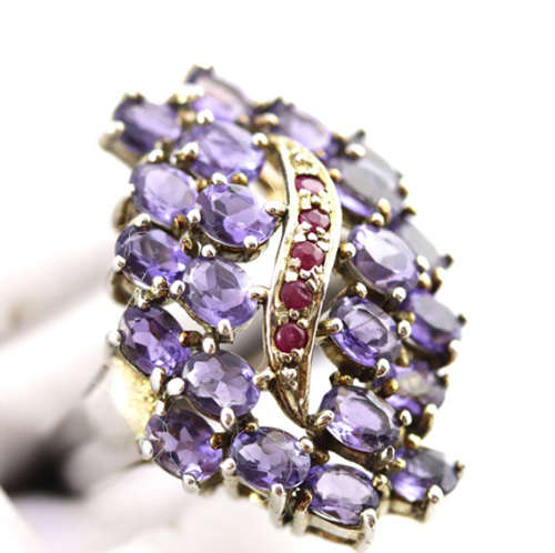 NATURAL IOLITE STERLING SILVER RING WITH CENTRAL RASPBERRY RUBY CURVED STRAND ON THE RING HEAD 925