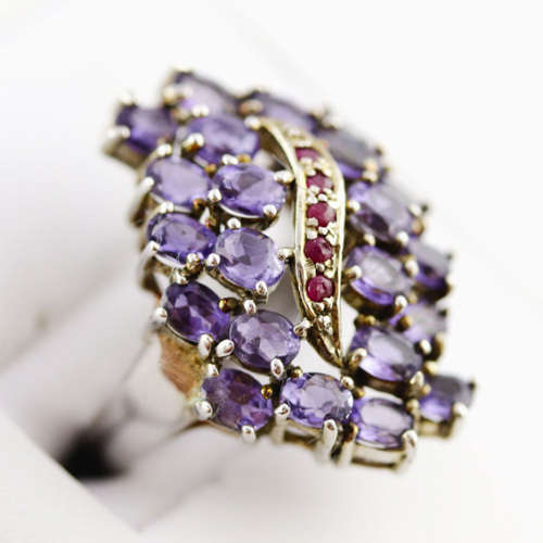 NATURAL IOLITE STERLING SILVER RING WITH CENTRAL RASPBERRY RUBY CURVED STRAND ON THE RING HEAD 925