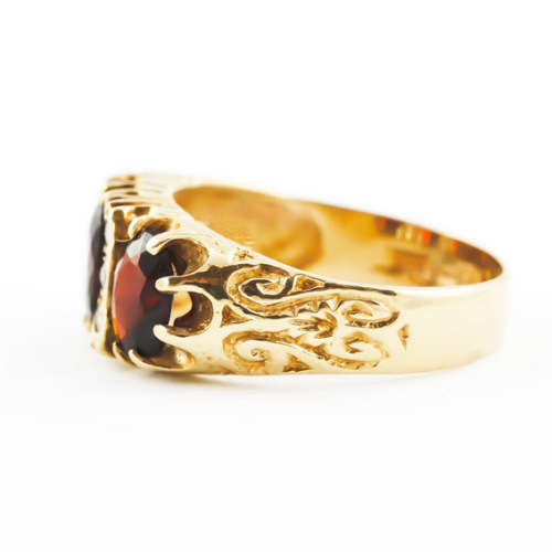 VINTAGE DETAILED NATURAL GARNET AND SILVER TOPAZ 9CT YELLOW GOLD RING JEWELLER EVALUATION R14`000