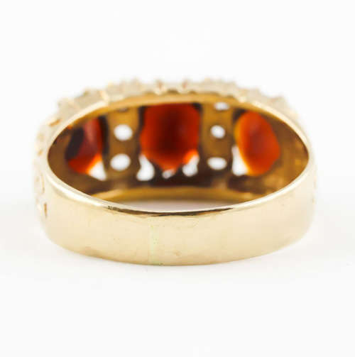 VINTAGE DETAILED NATURAL GARNET AND SILVER TOPAZ 9CT YELLOW GOLD RING JEWELLER EVALUATION R14`000