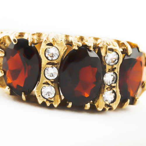 VINTAGE DETAILED NATURAL GARNET AND SILVER TOPAZ 9CT YELLOW GOLD RING JEWELLER EVALUATION R14`000