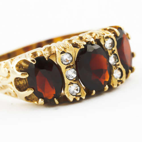 VINTAGE DETAILED NATURAL GARNET AND SILVER TOPAZ 9CT YELLOW GOLD RING JEWELLER EVALUATION R14`000