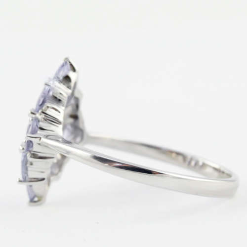 BEAUTIFUL ENGLISH VINTAGE TANZANITE DIAMOND 9CT WHITE GOLD RING GOOD CUT CLARITY. BIRMINGHAM ASSAY