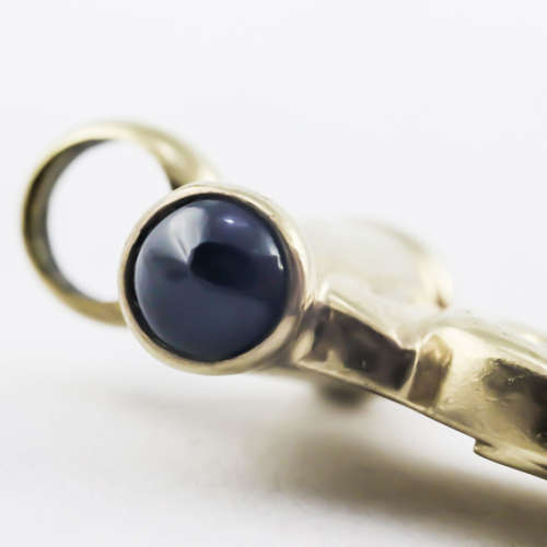VINTAGE 9CT YELLOW GOLD GATE BRACELET WITH `SINORETTI` CLASP and ONYX. JEWELLER EVALUATION R20`000