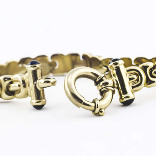 VINTAGE 9CT YELLOW GOLD GATE BRACELET WITH `SINORETTI` CLASP and ONYX. JEWELLER EVALUATION R20`000