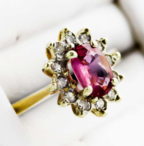 PRETTY PINK SAPPHIRE AND DIAMOND 9CT YELLOW GOLD RING. * JEWELLER EVALUATION R17`000*