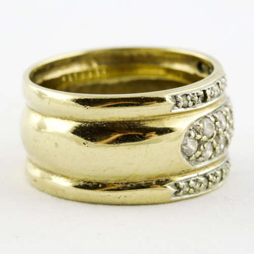 STRIKING VINTAGE BROADBAND 9CT YELLOW GOLD AND CUBIC ZIRCONIA RING. 375. HEAVY - 6,87 grams!