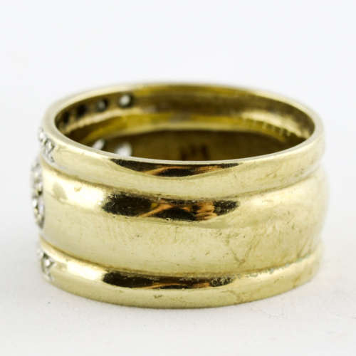 STRIKING VINTAGE BROADBAND 9CT YELLOW GOLD AND CUBIC ZIRCONIA RING. 375. HEAVY - 6,87 grams!