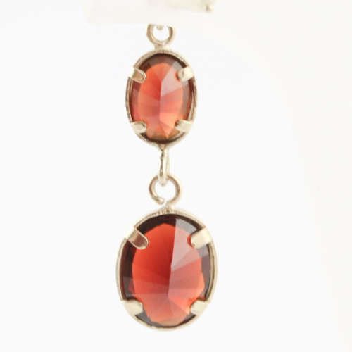 VINTAGE GARNET 9CT YELLOW GOLD DROP AND DANGLE EARRINGS. 375. CLASSIC ELEGANCE!