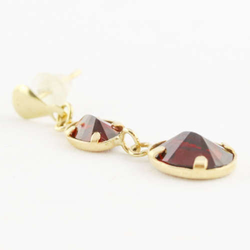 VINTAGE GARNET 9CT YELLOW GOLD DROP AND DANGLE EARRINGS. 375. CLASSIC ELEGANCE!