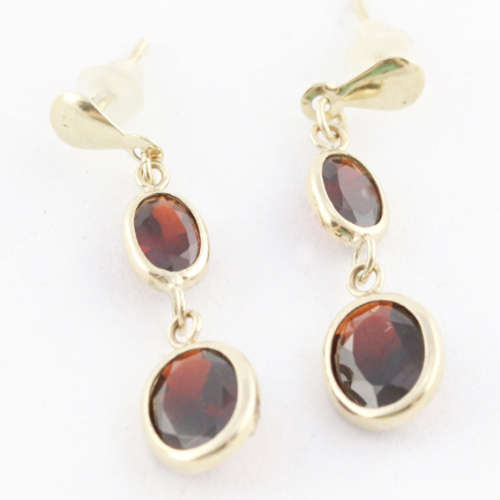 VINTAGE GARNET 9CT YELLOW GOLD DROP AND DANGLE EARRINGS. 375. CLASSIC ELEGANCE!