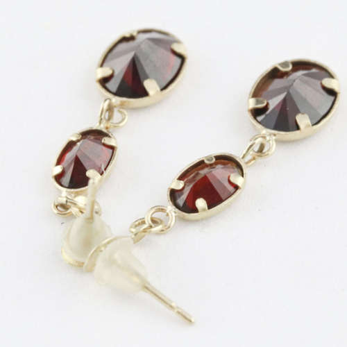 VINTAGE GARNET 9CT YELLOW GOLD DROP AND DANGLE EARRINGS. 375. CLASSIC ELEGANCE!