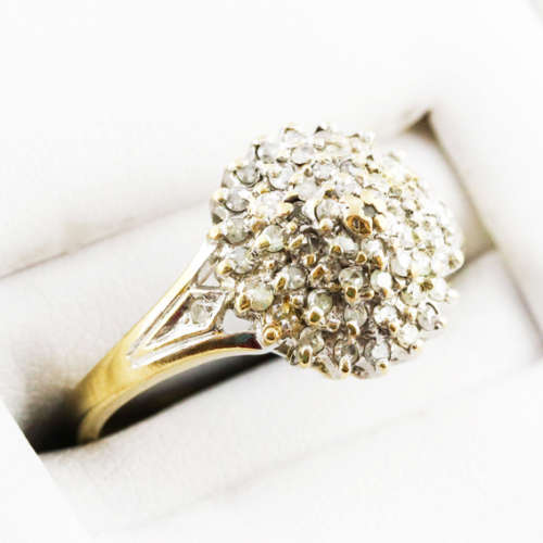 VINTAGE 0,33ct DIAMOND TIERED CLUSTER 9CT YELLOW GOLD RING. WELL HALLMARKED JEWELLER CERT R12`800