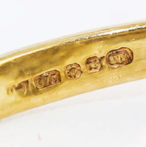 VINTAGE 0,33ct DIAMOND TIERED CLUSTER 9CT YELLOW GOLD RING. WELL HALLMARKED JEWELLER CERT R12`800