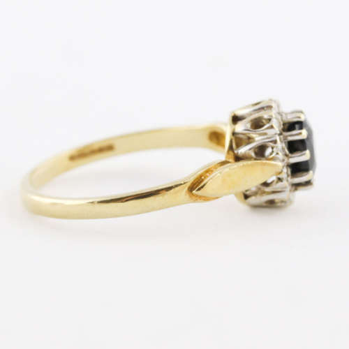 BEAUTIFUL VINTAGE SAPPHIRE AND DIAMOND 9CT YELLOW AND WHITE GOLD RING. INCL CERT R14`000