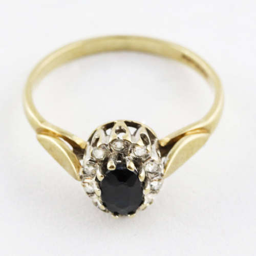 BEAUTIFUL VINTAGE SAPPHIRE AND DIAMOND 9CT YELLOW AND WHITE GOLD RING. INCL CERT R14`000