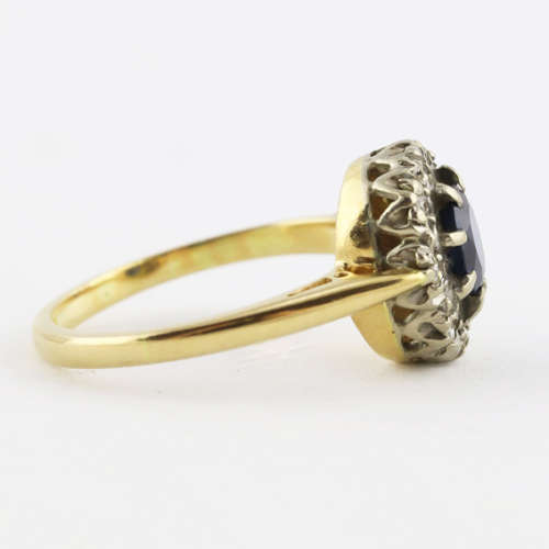 STRIKING VINTAGE DEEP BLUE SAPPHIRE AND DIAMOND 18CT YELLOW AND WHITE GOLD RING. INCL CERT R16`500