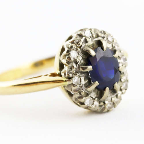 STRIKING VINTAGE DEEP BLUE SAPPHIRE AND DIAMOND 18CT YELLOW AND WHITE GOLD RING. INCL CERT R16`500