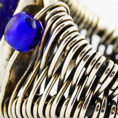 LARGE HANDCRAFTED LAPIS LAZULI CABOCHON and STERLING SILVER RING. INTERESTING WIRE DETAILING. 925