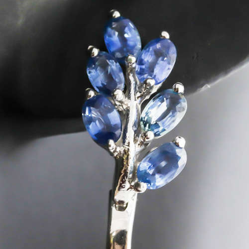 BEAUTIFUL SOLID STERLING SILVER CORNFLOWER BLUE SAPPHIRE GEMSTONE STUD EARRINGS. CLASSIC ELEGANCE!