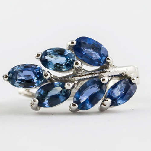 BEAUTIFUL SOLID STERLING SILVER CORNFLOWER BLUE SAPPHIRE GEMSTONE STUD EARRINGS. CLASSIC ELEGANCE!