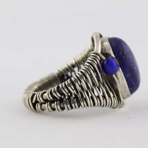 LARGE HANDCRAFTED LAPIS LAZULI CABOCHON and STERLING SILVER RING. INTERESTING WIRE DETAILING. 925