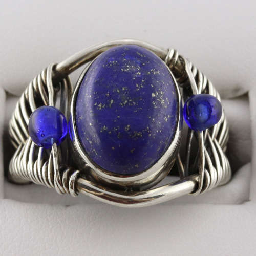 LARGE HANDCRAFTED LAPIS LAZULI CABOCHON and STERLING SILVER RING. INTERESTING WIRE DETAILING. 925