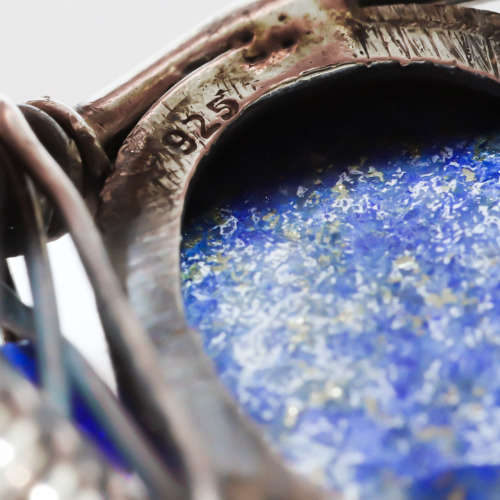 LARGE HANDCRAFTED LAPIS LAZULI CABOCHON and STERLING SILVER RING. INTERESTING WIRE DETAILING. 925