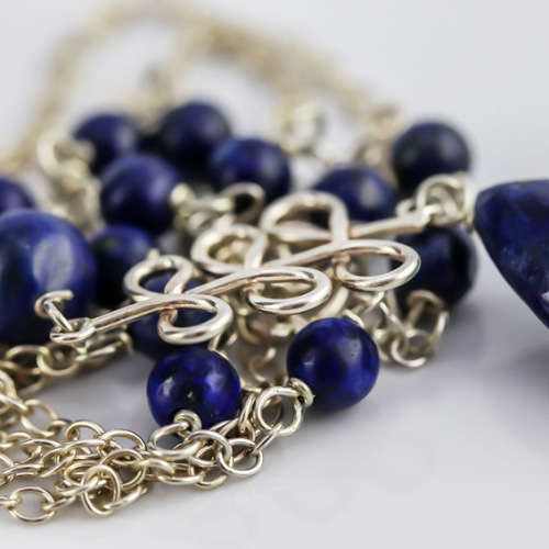 EYE-CATCHING LAPIS LAZULI STERLING SILVER T-DROP DESIGN NECKLACE. 46CM LONG NECKLACE