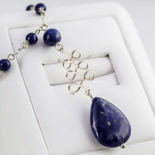 EYE-CATCHING LAPIS LAZULI STERLING SILVER T-DROP DESIGN NECKLACE. 46CM LONG NECKLACE