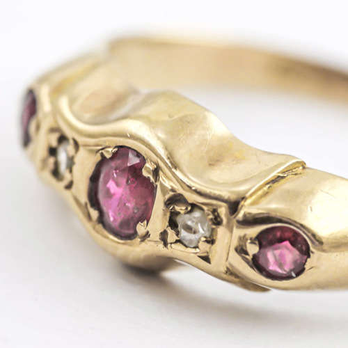VINTAGE `CHESTER` DESIGN RUBY AND DIAMOND 18CT YELLOW GOLD RING