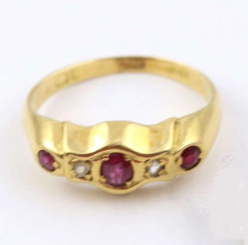 VINTAGE `CHESTER` DESIGN RUBY AND DIAMOND 18CT YELLOW GOLD RING