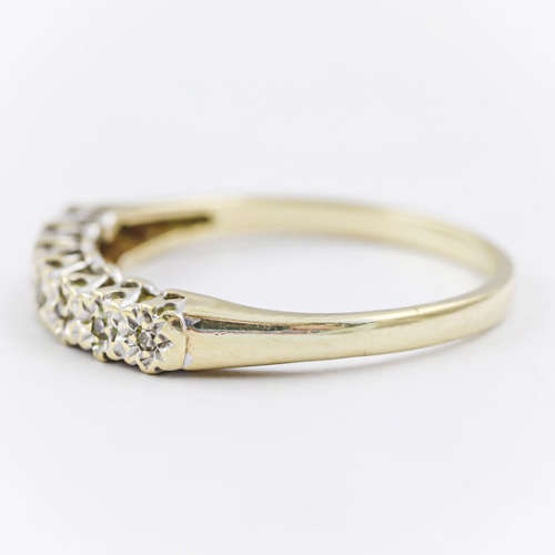 SLENDER DIAMOND HALF ETERNITY 9CT YELLOW AND WHITE GOLD RING. 375. `ILLUSION` SETTING