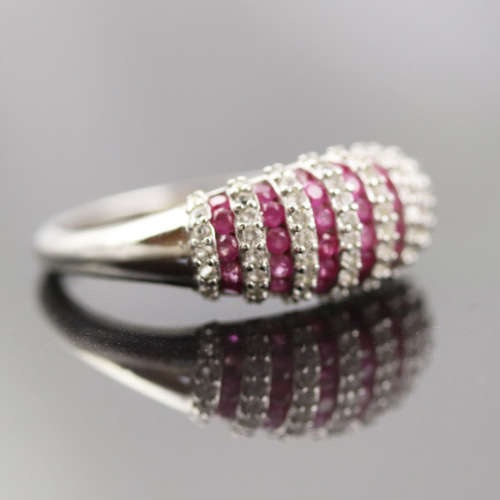 BEAUTIFUL, ELEGANT RASPBERRY-HUED RUBY AND WHITE TOPAZ STERLING SILVER RING. 925